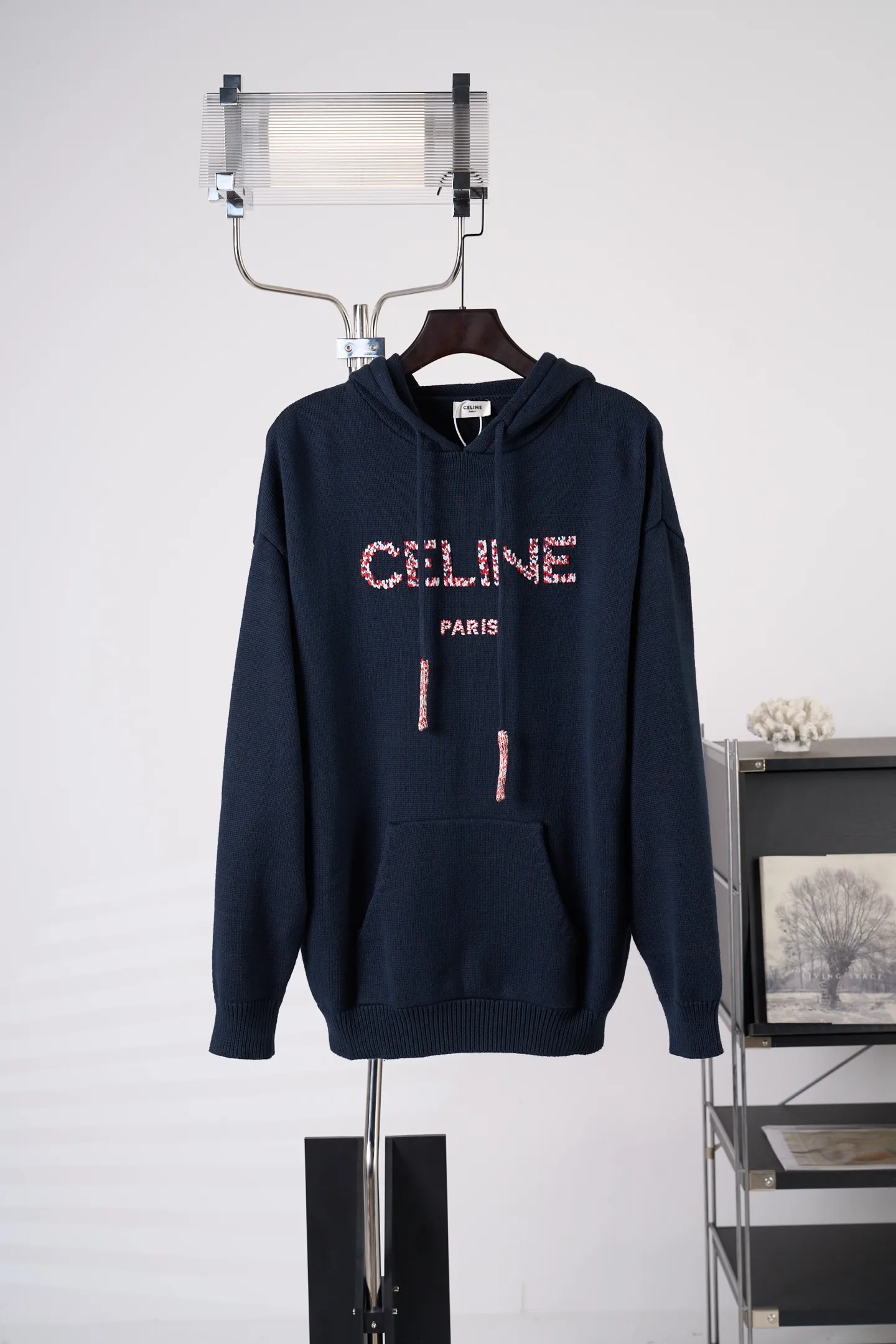[Real auction] CELINE/Celine embroidered logo knitted hooded sweater [In Stock] S M L XL CELINE PARIS embroidered oversized version, hood, with adjustable drawstring, 1 kangaroo pocket, dropped shoulders, ribbed trim. The embroidery uses mixed color embroidery threads, and the 3D three-dimensional embroidery process is customized with brand letter embroidery. The total number of stitches is approximately 16,800. Ultra high density embroidery. Washing water for ready-made clothes, removes wool impurities, fixes water, fixes the pattern and adds hand feel.